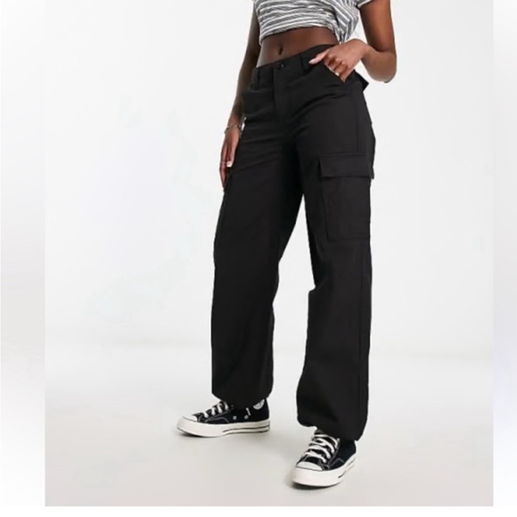 Levi's 94 Baggy Cargo Pants Size 31 NWT - Picture 1 of 15